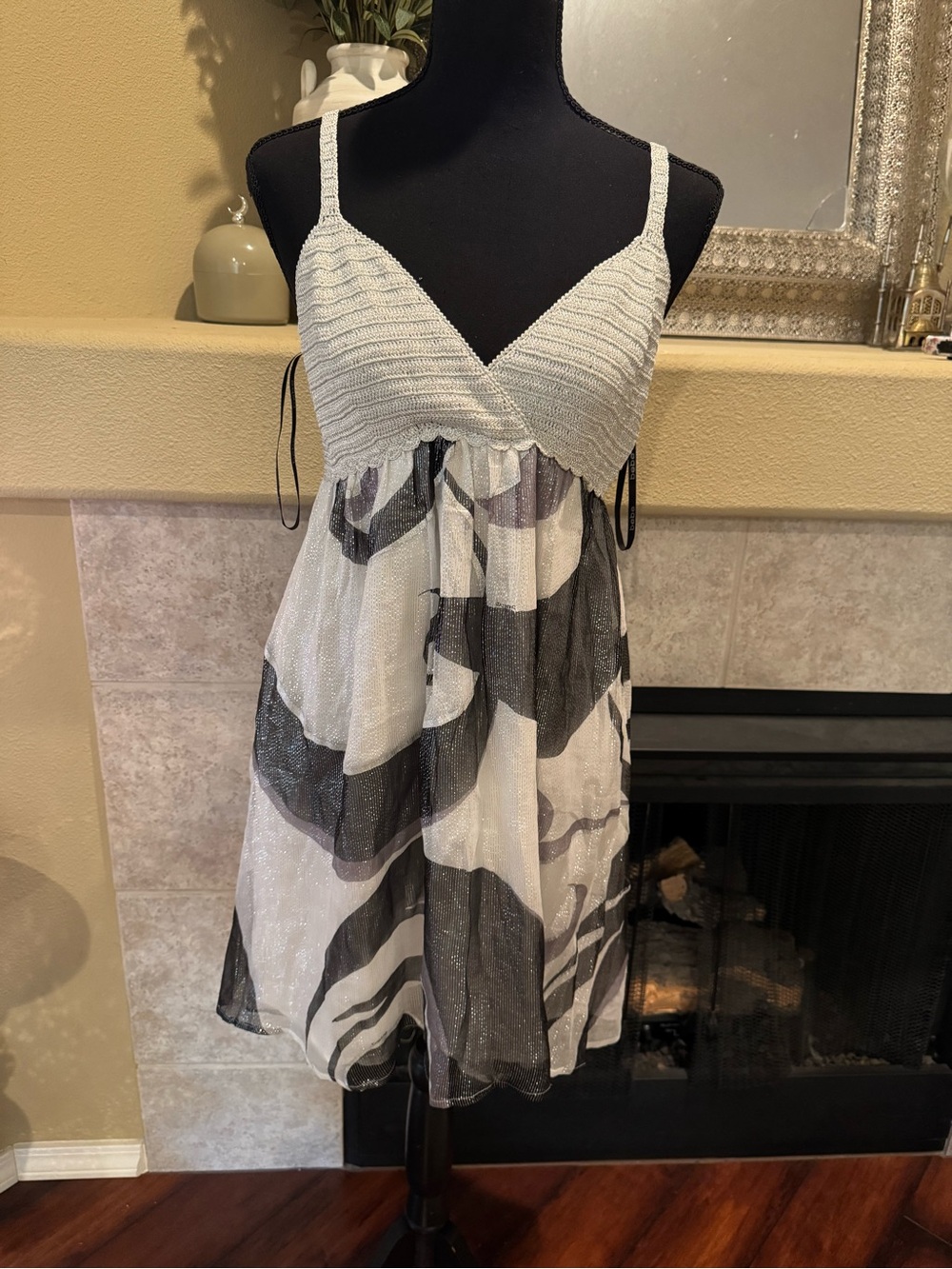 NWT bebe Metallic Silk Sleeveless Dress – Medium